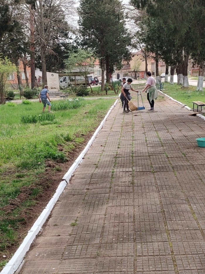 Три дни чистиха в криводолско село