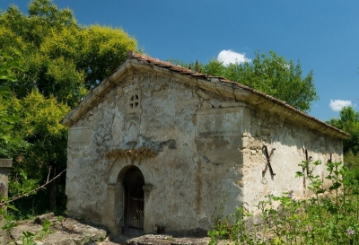 Реставрират средновековен храм в Софрониево