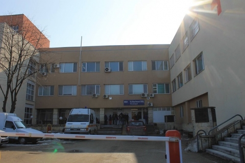 Възстановяват щетите по фасадата на болницата в Козлодуй