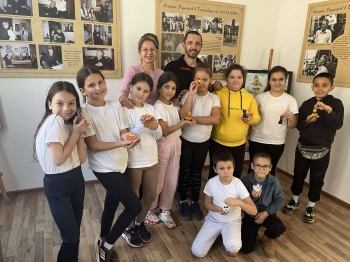 Ученици участваха в творческа работилница