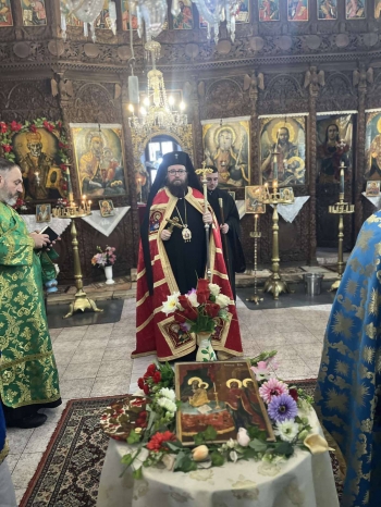 Храмът в Берковица събра вярващи на празнична света литургия