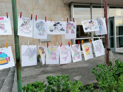 Децата правят изложби с любимите герои.