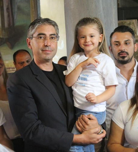 Кръстник на хлапета стана кметът на общината Илийчо Лачовски 
