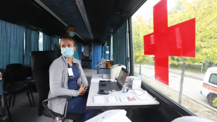 Над 600 души се ваксинираха пред Lidl, BILLA и Kaufland във Враца