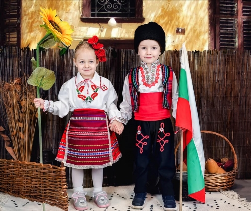 Срещат поколенията с хоро в Ново село