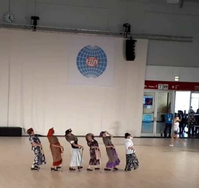 Мездренски баби с участие в Световна гимнастриада