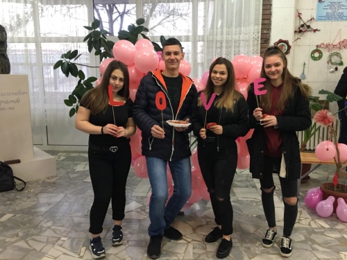 Балони, сърца и любов завладяха козлодуйско училище