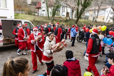 Мотористи и приятели подариха една по-различна Коледа на деца и младежи с увреждания