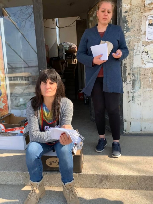 Общински съветник дари 100 маски на съселяни