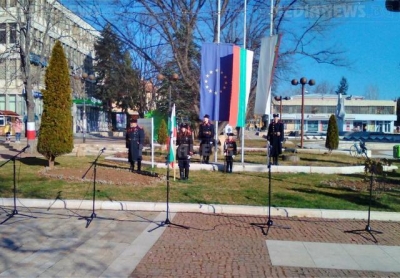 „Опълченци” застанаха на почетен караул в Мездра