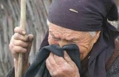 Апаши нападнаха баба, отмъкнаха й близо 12 бона