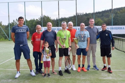 Ясни са победителите от турнира по тенис на корт във Вършец
