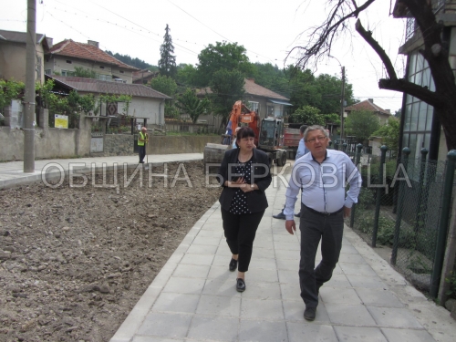 Кмет инспектира ремонта на улиците в Берковица