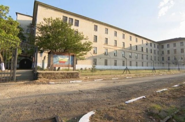 Няма да настаняват бежанци в затворническото общежитие в Бойчиновци