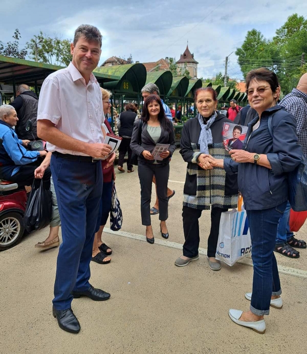 Анастасова пред избиратели в Лом и Брусарци : БСП има десет спешни решения за първите 100 дни на управлението