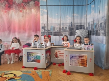 Банка Обич по повод 8 март в ДГ Звънче в Берковица