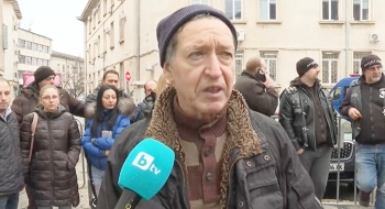 Близки на загинал на пътя излязоха на протест във Враца