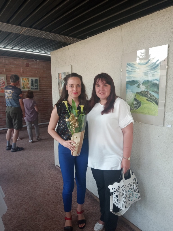 Белослатенка с първа изложба