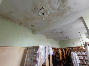 Читалище чака майстори заради големи течове