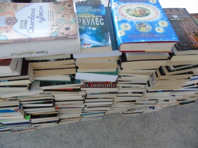Красен Кръстев дари 400 книги на читалищни библиотеки