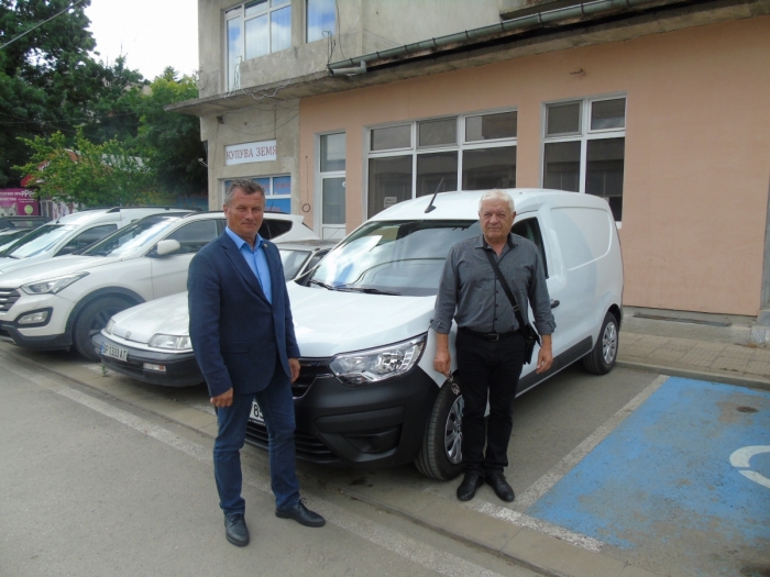 Община Бяла Слатина с нов лекотоварен автомобил