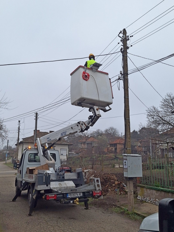 Подменят осветителните тела в три селища на община Димово