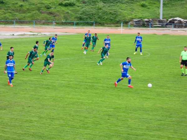 Лом разгроми Пъстренец с 9:0