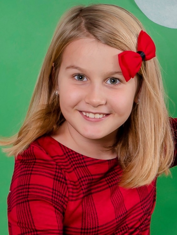 Осемгодишната Гери представя Козлодуй на Детска мелодия на годината