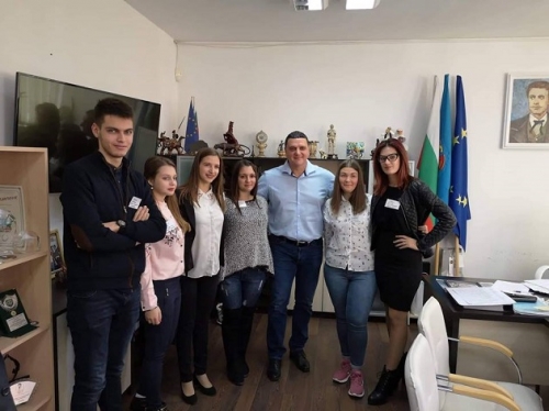 Младежи поеха управлението на Оряхово