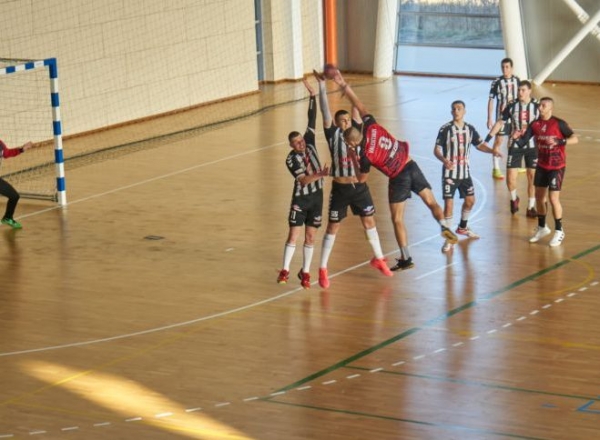 Хандбалният Локо продължава към финалите