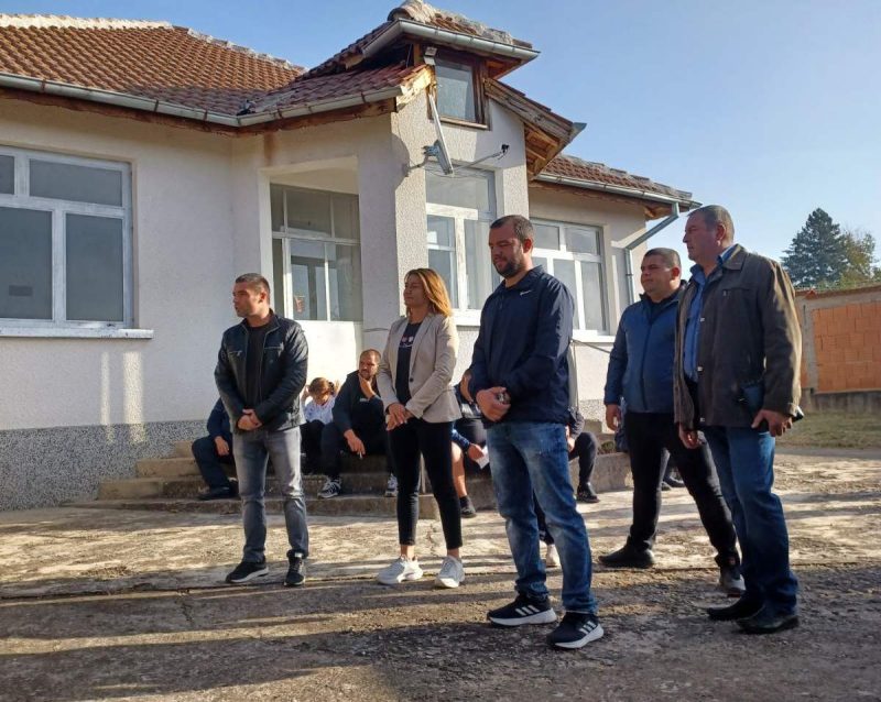 Ëåñóðà èñêà ïðîìÿíà ñ Öâåòåëèíà Ïåòðîâà è Åâãåíè Åôðåìîâ /ÑÍÈÌÊÈ/