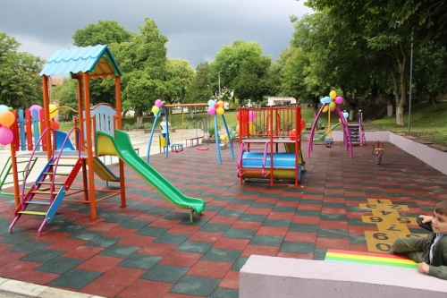 Жителите на Галиче вече имат нова детска площадка