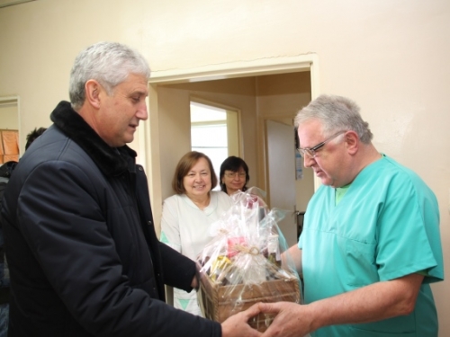 Събков обеща помощ за родилното в Мездра 
