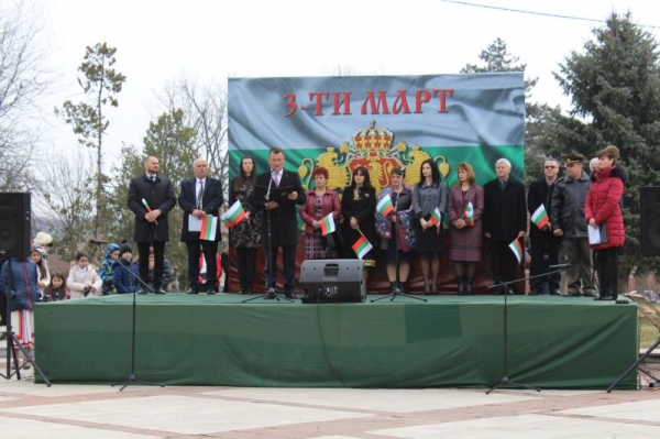 Двама депутати на националния празник в Бяла Слатина