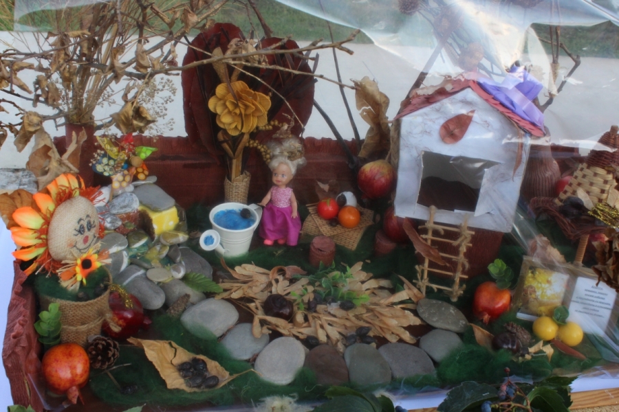 Многоцветна изложба на детското творчество в Бяла Слатина