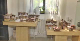 Изложба с макети на старинни къщи подредиха във Враца