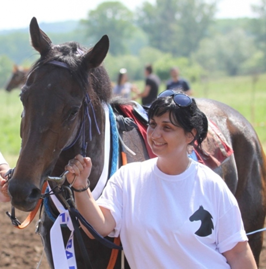 Кметът на общината Наташа Михайлова е запален фен на конните надбягвания
