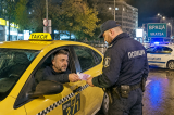 Клиент плати на такси с 500 евро менте във Враца