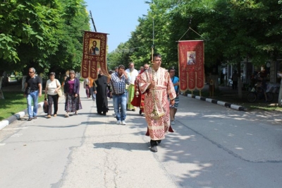С литийно шествие отбелязаха храмов празник в Кнежа