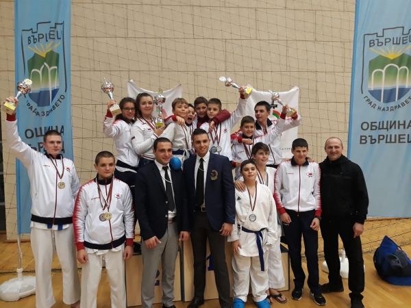 Кнеженските каратисти с отборна титла от международния турнир във Вършец