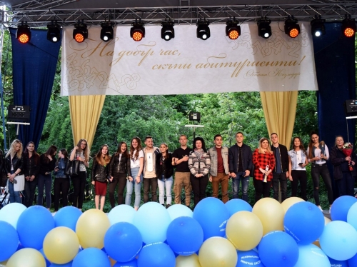 Лазерно шоу, латино танци и Тита за абитуриентите в Козлодуй