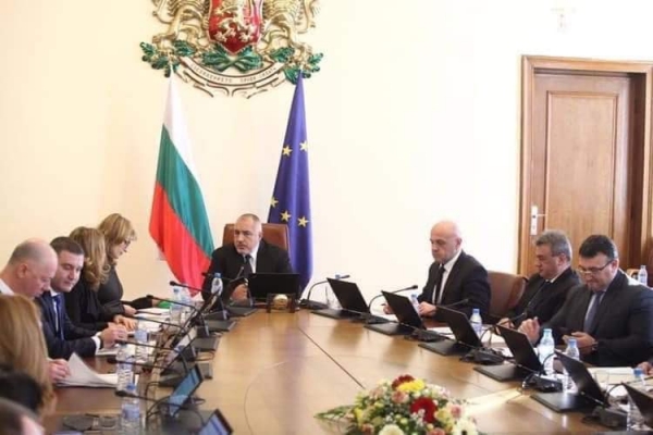 Бойко Борисов с коледен подарък за Мизия