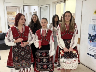 Мартеници с кауза донесоха усмивки в Комплексния онкологичен център
