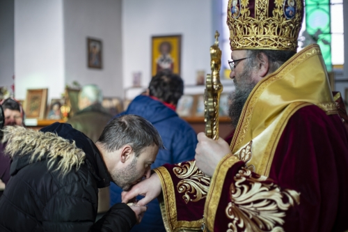 Врачанският митрополит благослови миряните в Мездра 