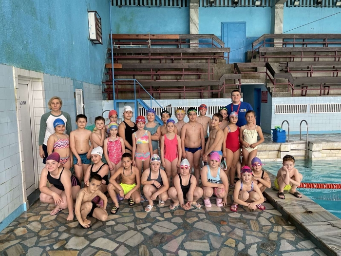 Врачански деца ходят на безплатно плуване по програма на ММС