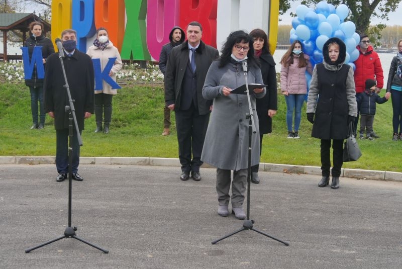 Оригинално стихотворение на свободата представи секретарят на общината Христина Цонева