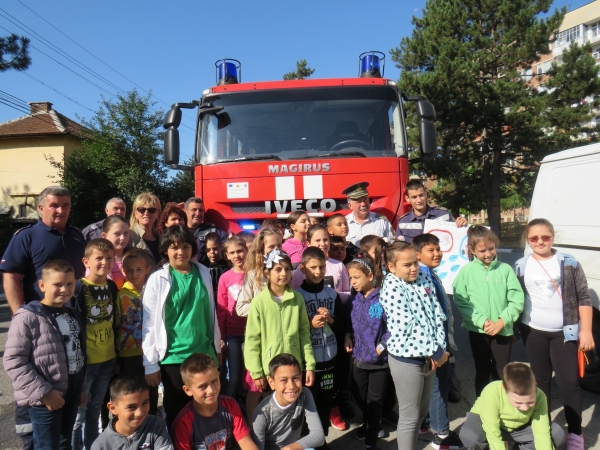 Мездренски ученици станаха пожарникари за ден