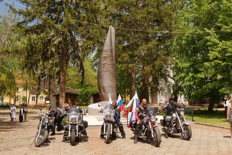 Мотористи ескортираха руските дипломати във Врачанско