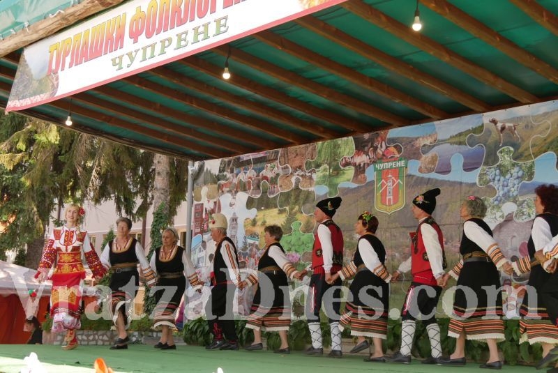 Танци и песни представиха от пенсионерския клуб в Берковица