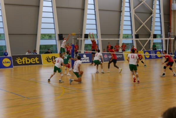 Волейболните национали с втора победа в пълната Арена Вършец